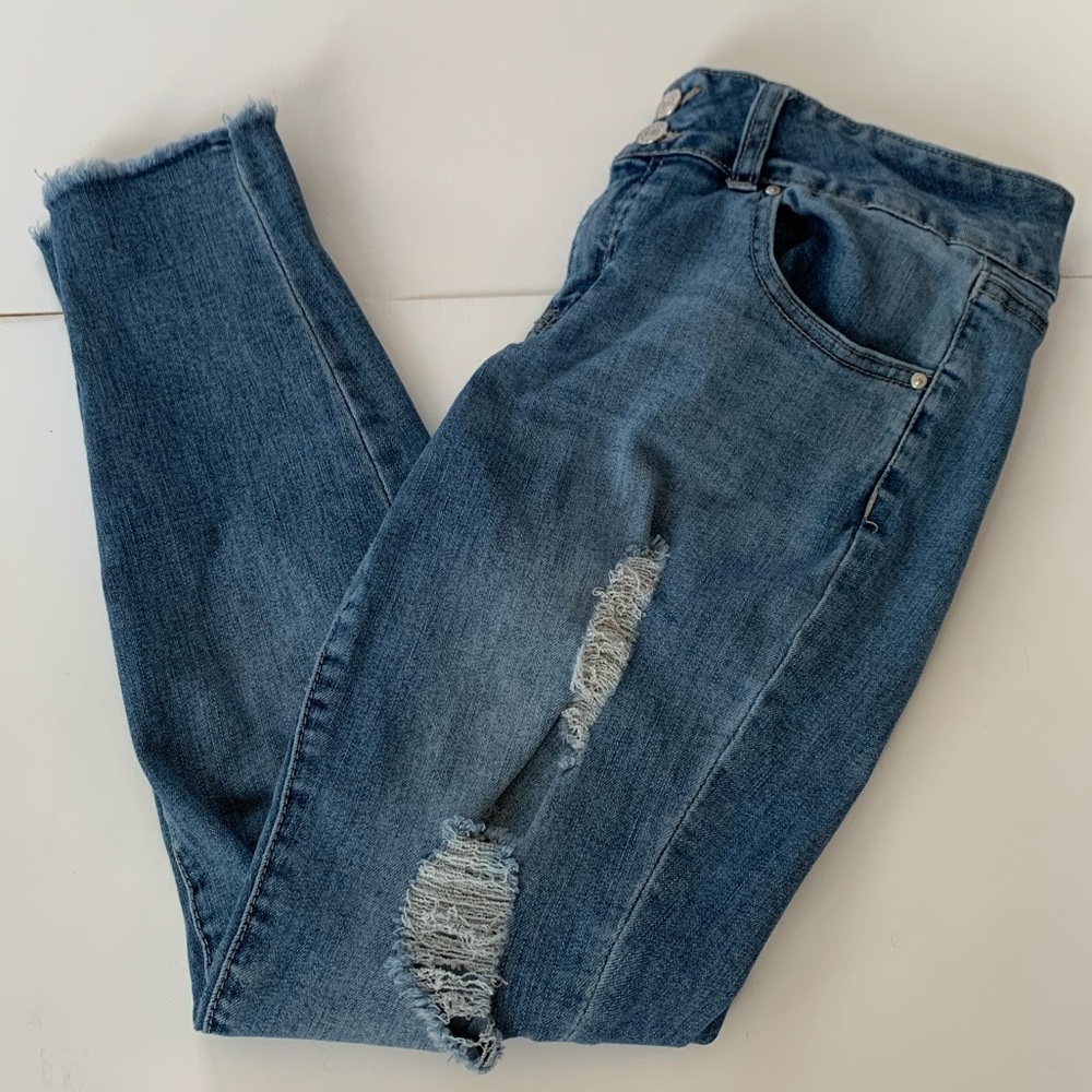 ✨Refuge ripped denim jeans